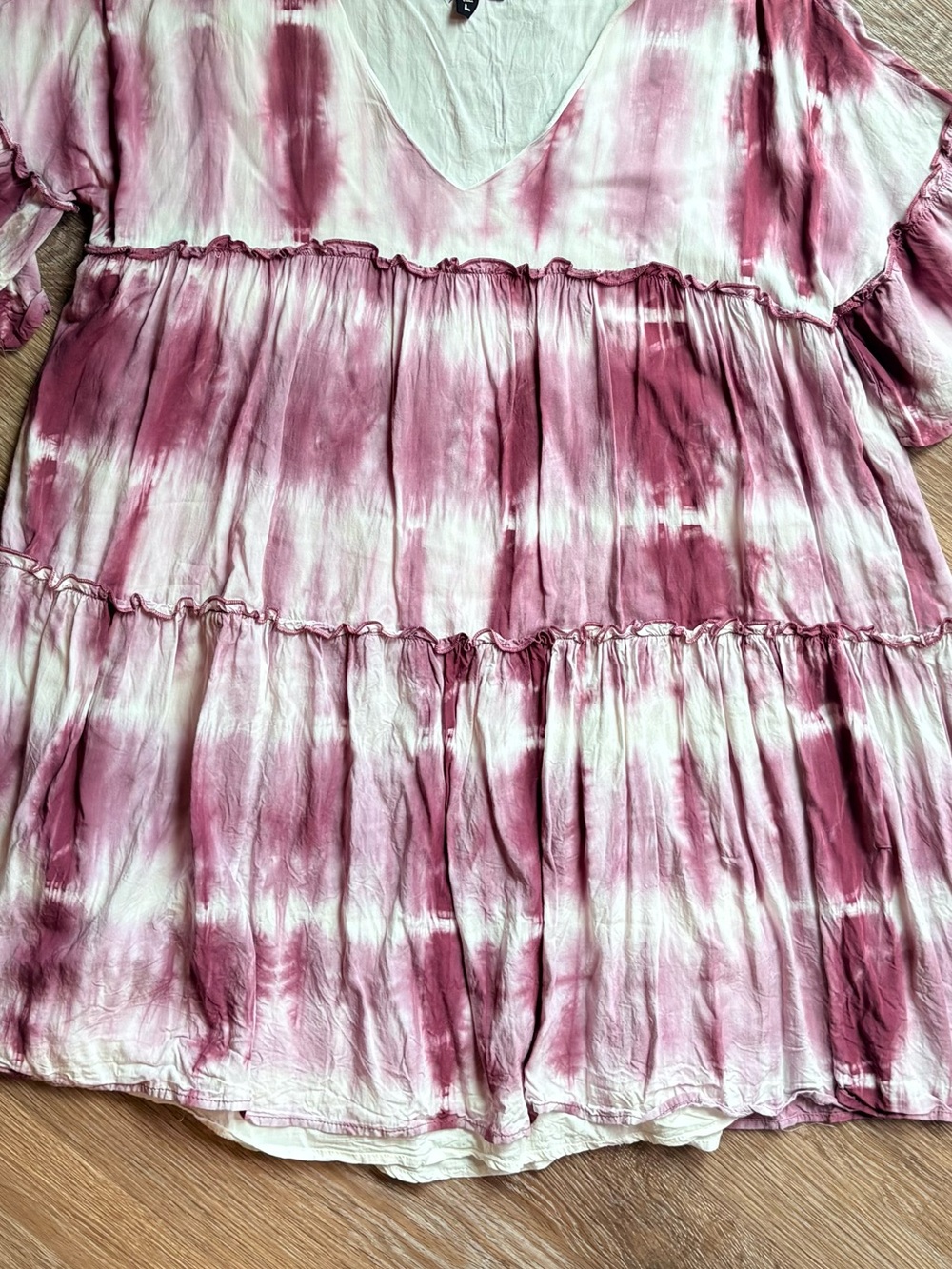 Heyson tie-dye dress in mauve and white featuring ruffle sleeves Size Large - Picture 2 of 8
